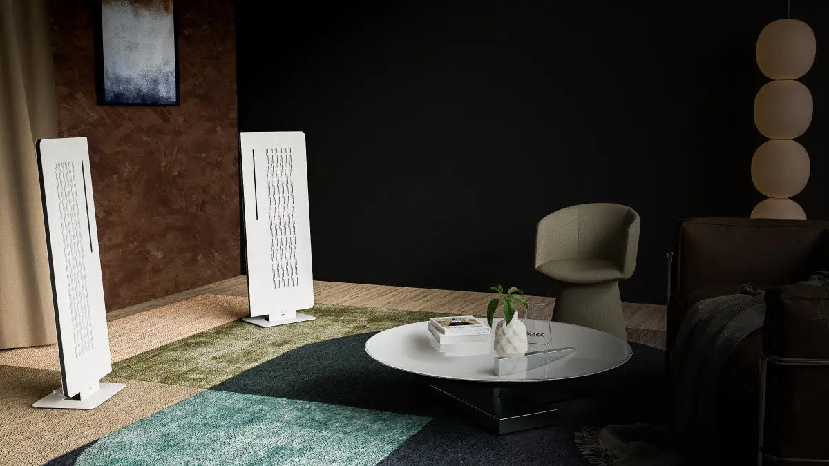 Witte rechthoekige staande speaker met een strak modern ontwerp en minimalistisch esthetiek.
