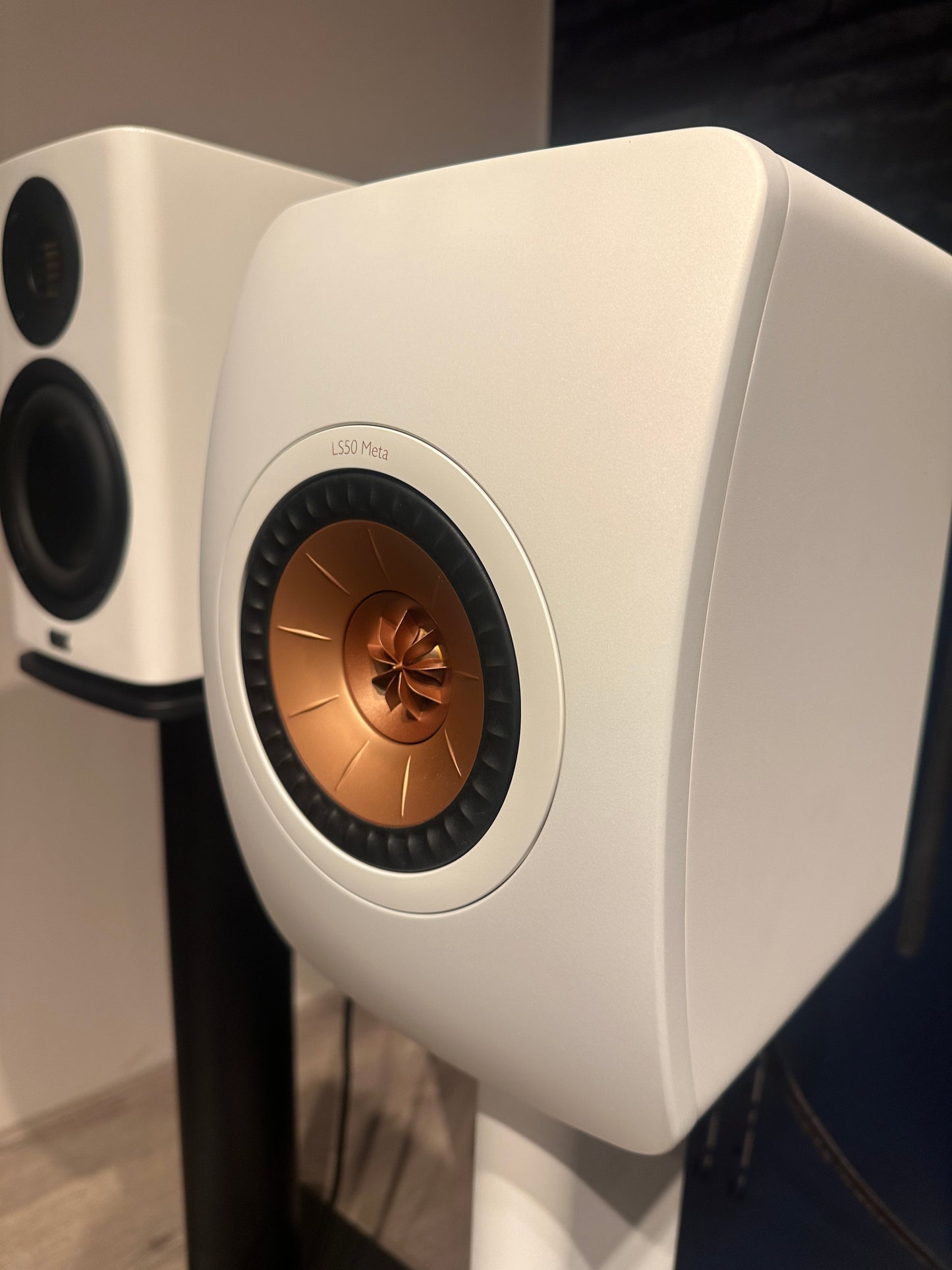 KEF LS50 Meta + Stands, Wit (tweedehands) - Luidsprekers
